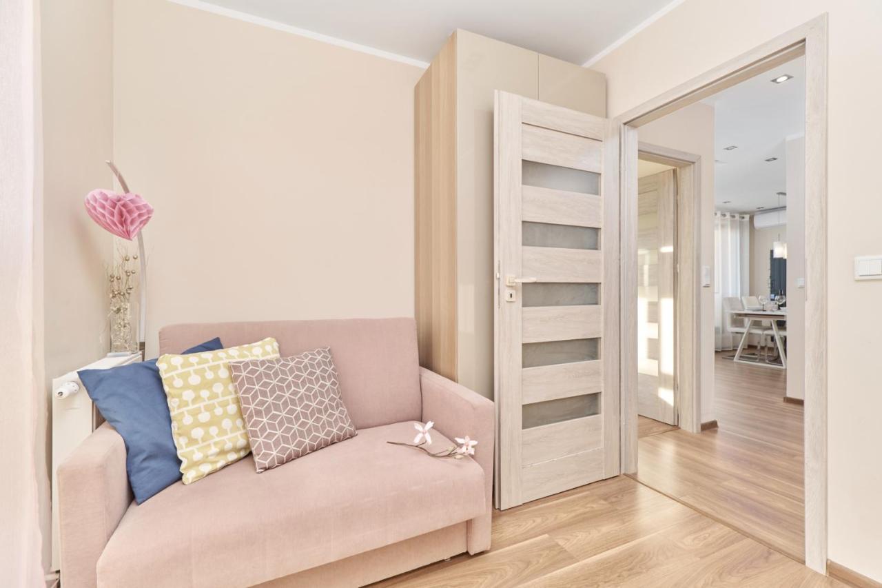 Apartment Wroclaw Krakowska With Balcony And Free Garage By Noclegi Renters 외부 사진